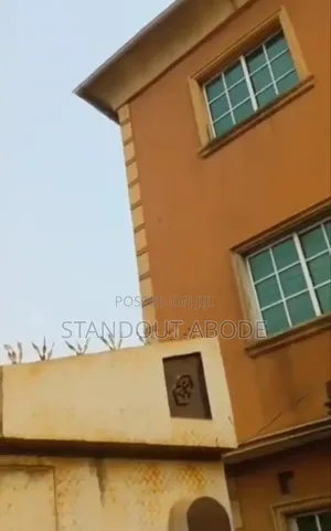 3bdrm Block of Flats in Good Location, Abaranje for sale