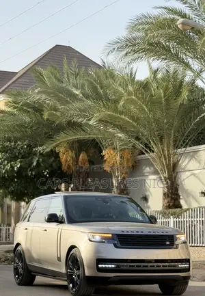Land Rover Range Rover Vogue 2025 Gold
