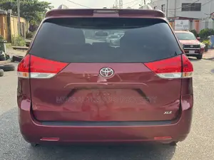 Toyota Sienna XLE 8-Passenger 4dr Minivan (3.5L 6cyl 6A) 2014 Red