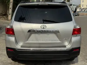 Toyota Highlander SE 2012 Silver