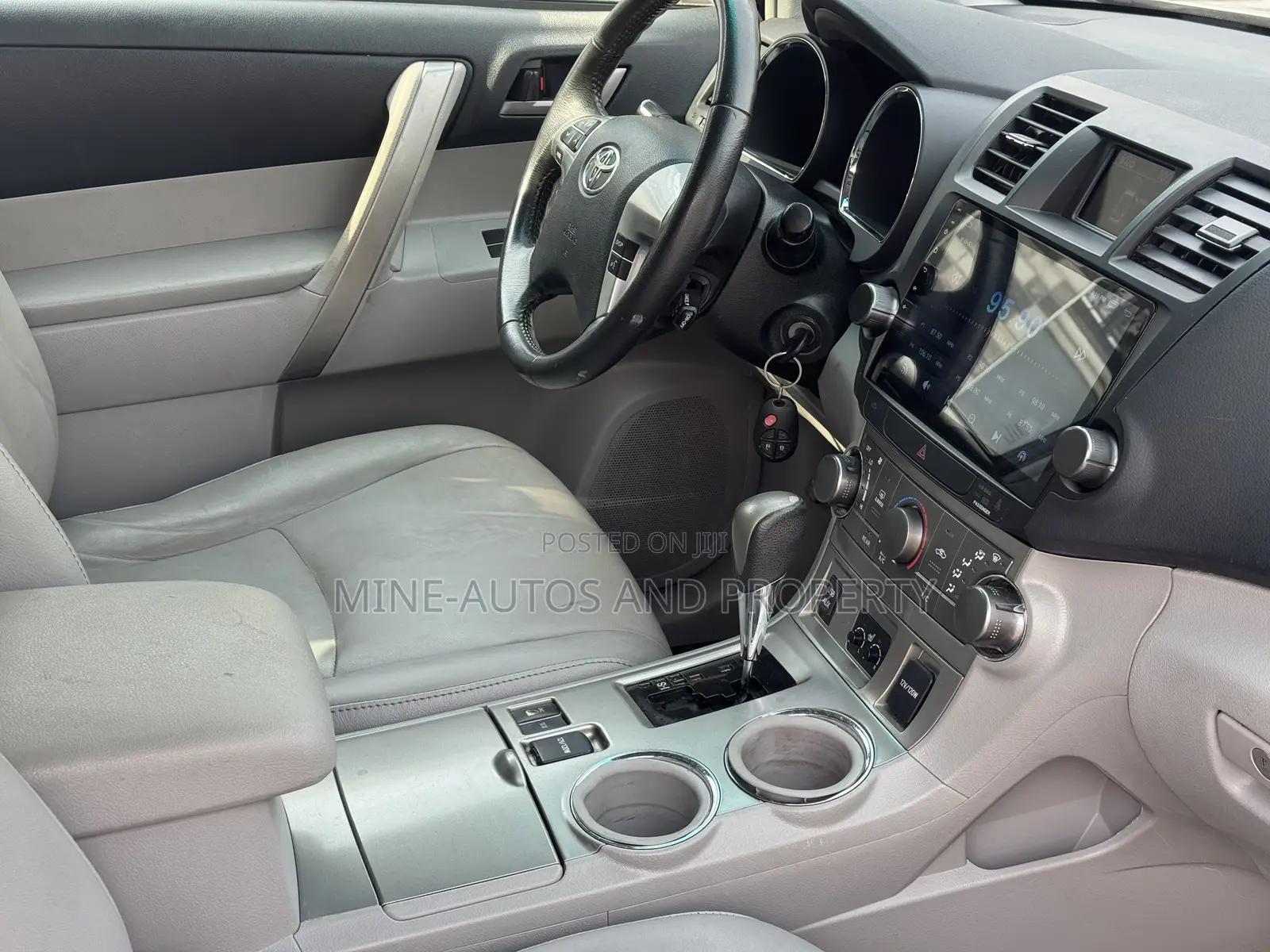 Toyota Highlander SE 2012 Silver