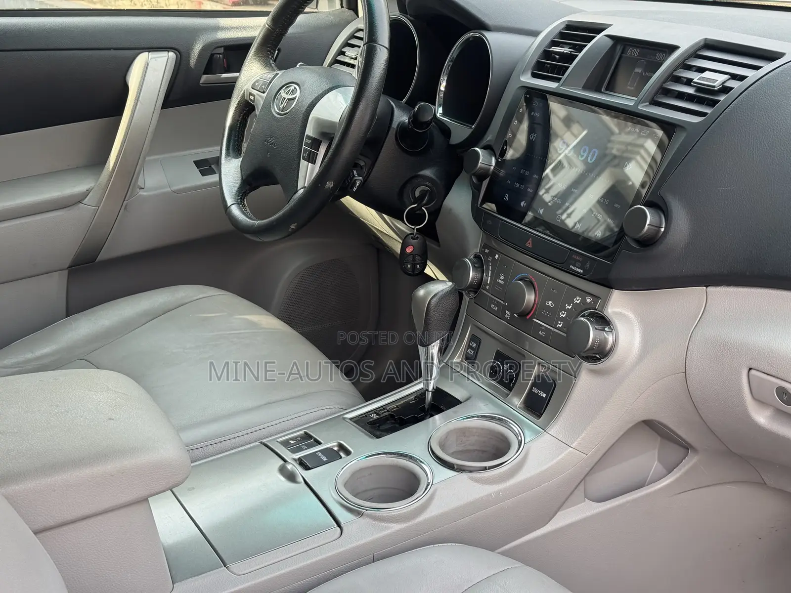 Toyota Highlander SE 2012 Silver