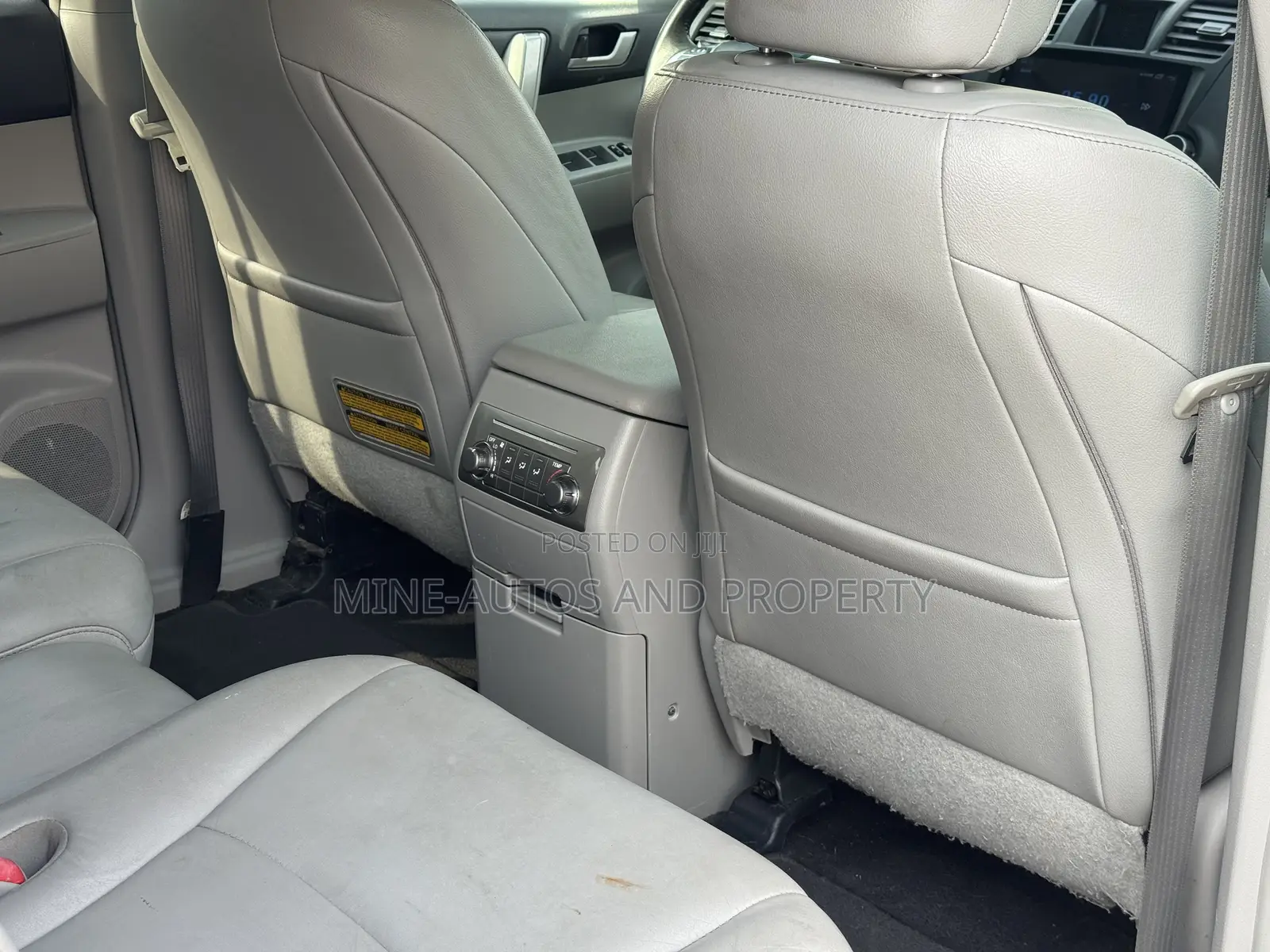 Toyota Highlander SE 2012 Silver