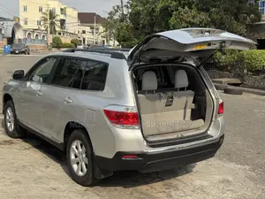 Toyota Highlander SE 2012 Silver