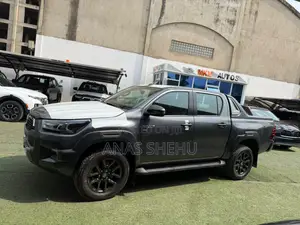 New Toyota Hilux 2025 Gray