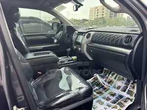 Toyota Tundra Platinum 4dr CrewMax 4WD SB (5.7L 8cyl 6A) 2014 Gray