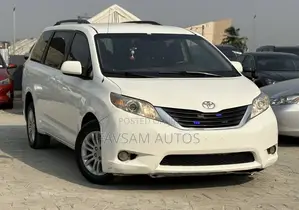 Toyota Sienna LE FWD 8-Passenger 2013 White
