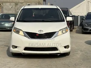 Toyota Sienna LE FWD 8-Passenger 2013 White