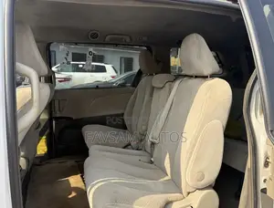 Toyota Sienna LE FWD 8-Passenger 2013 White