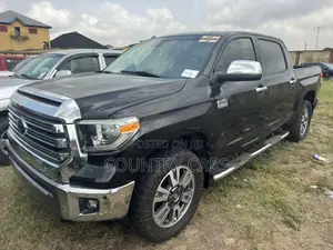 Toyota Tundra 1794 5.7L V8 w/FFV 4x4 CrewMax 5.6 ft. box 145.7 in. WB