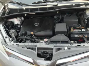 Toyota Sienna XLE FWD 2019 Silver
