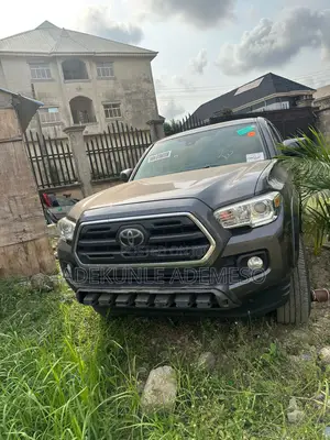 Toyota Tacoma SR5 2019 Gray