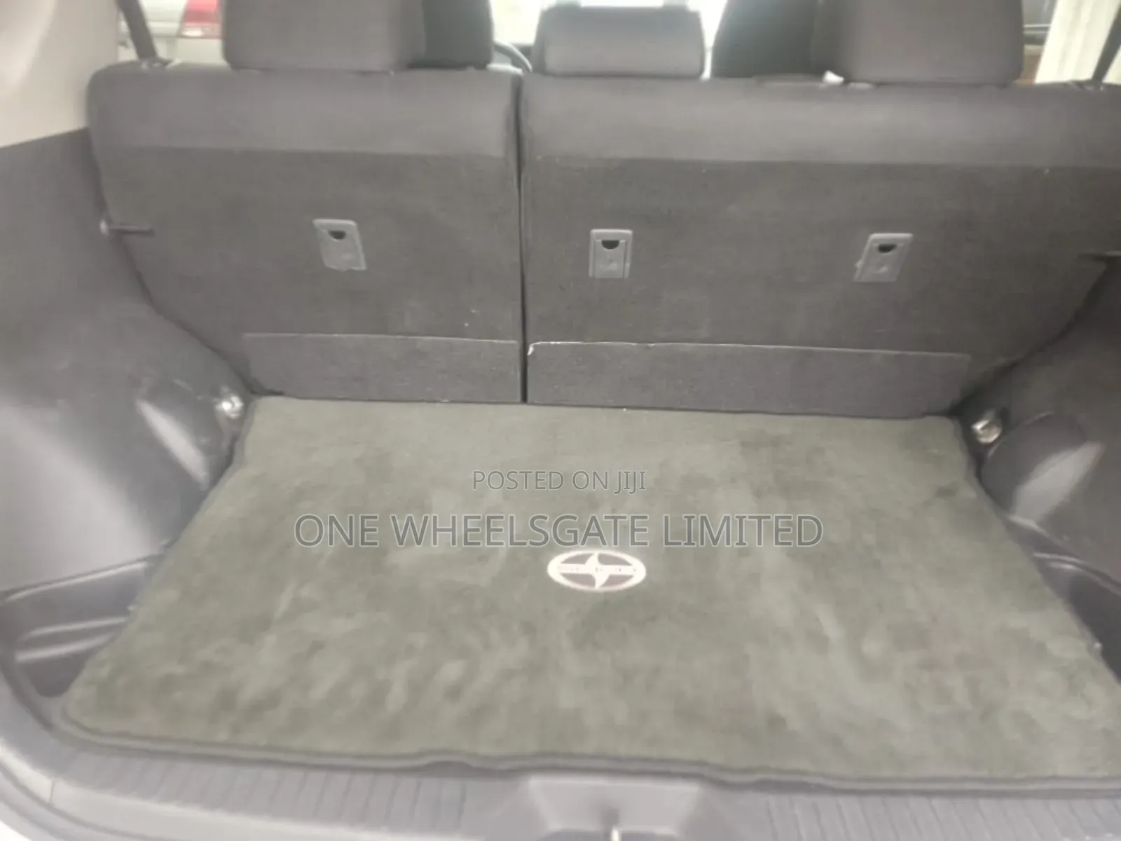 Scion xB Base 2010 Silver