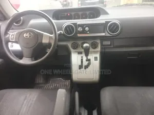 Scion xB Base 2010 Silver