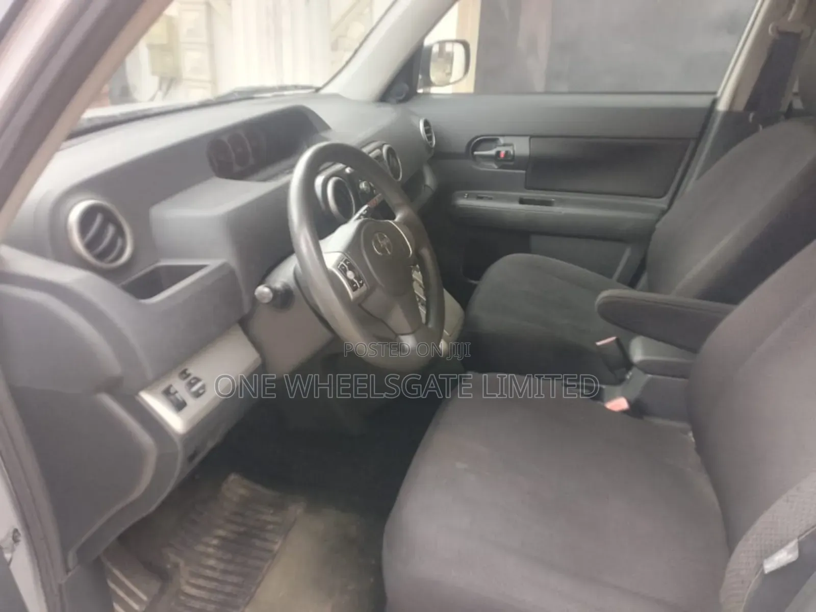Scion xB Base 2010 Silver