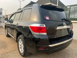 New Toyota Highlander SE 2012 Black