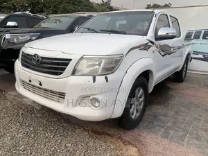 Toyota Hilux 2010 White