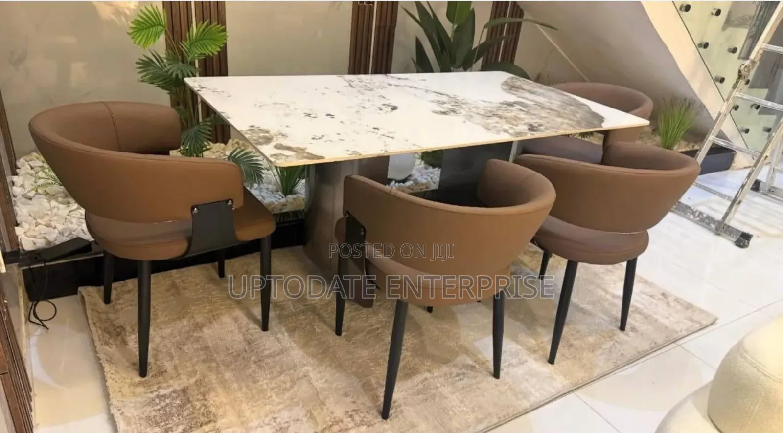 Banquette Super Marble 4 Seaters Dining Set