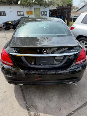 Mercedes-Benz C300 Luxury Sedan RWD (2.0L 4cyl 7A) 2016 Black