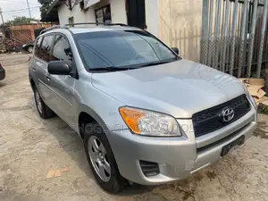 Toyota RAV4 2011 Silver