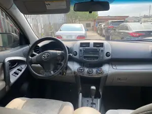 Toyota RAV4 2011 Silver