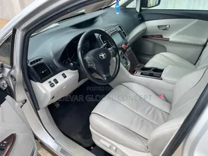 Toyota Venza XLE 2012 Silver