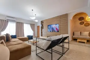 Luxurious 3/4 Bedroom Waterfront Apartment With Snooker Pool Gym