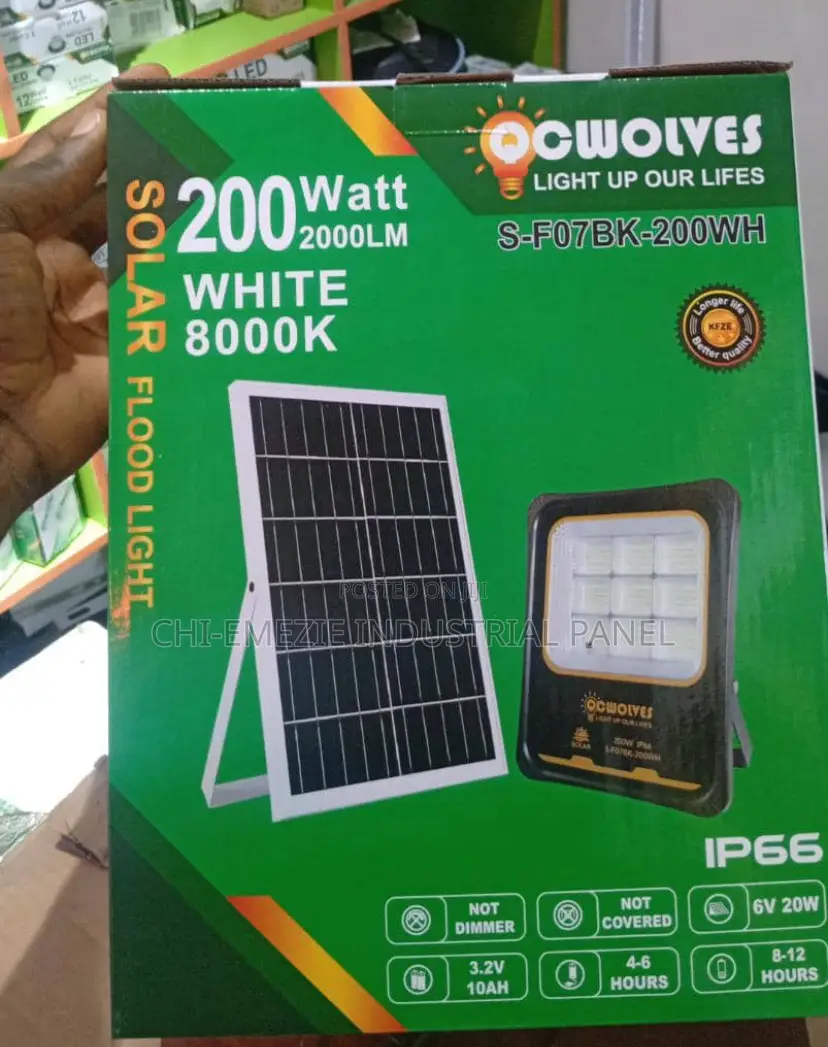 Strong Performance Solar Flood Light  Bright Outdoor Security Lighting