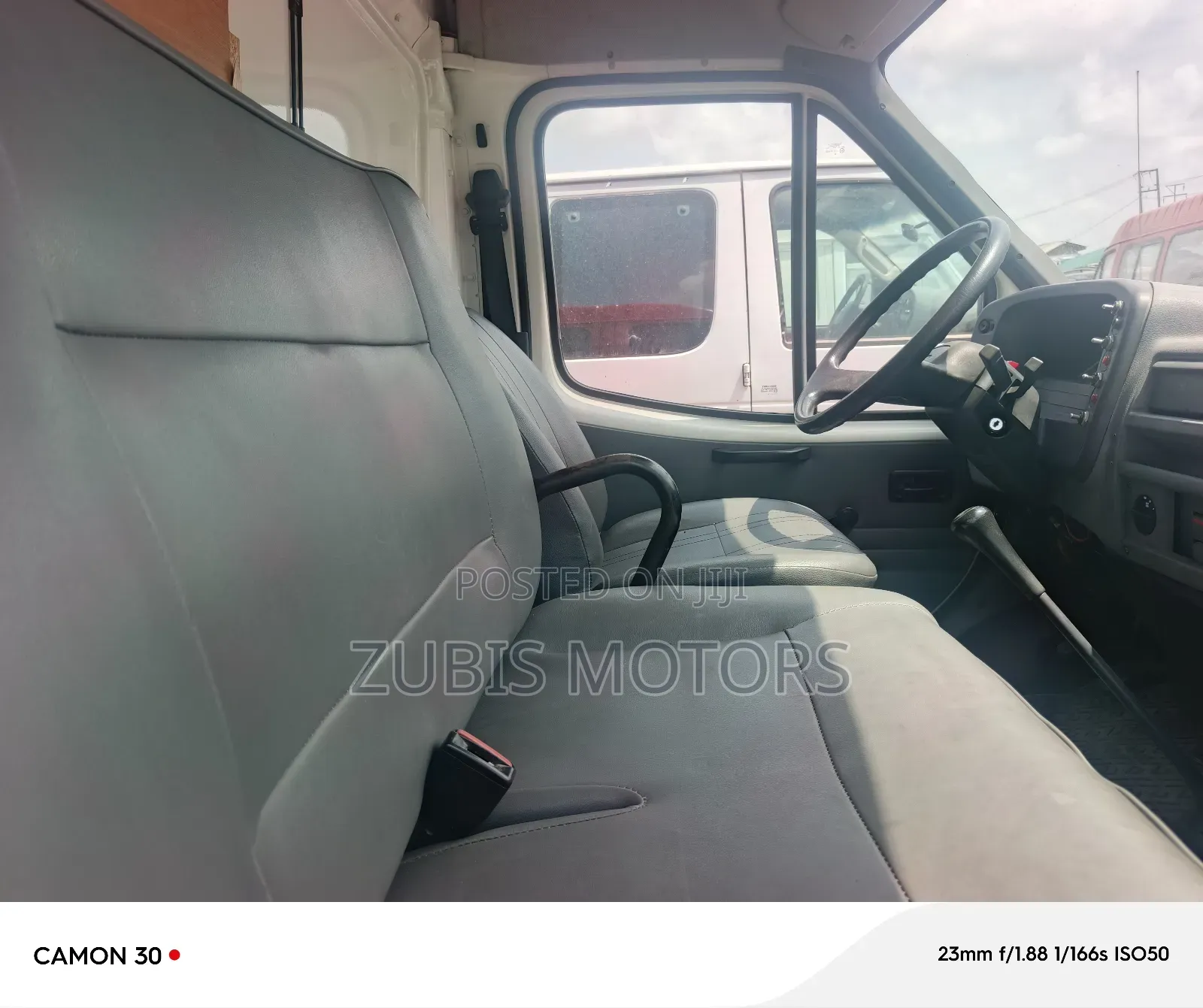 Ford Transit 2000 Red