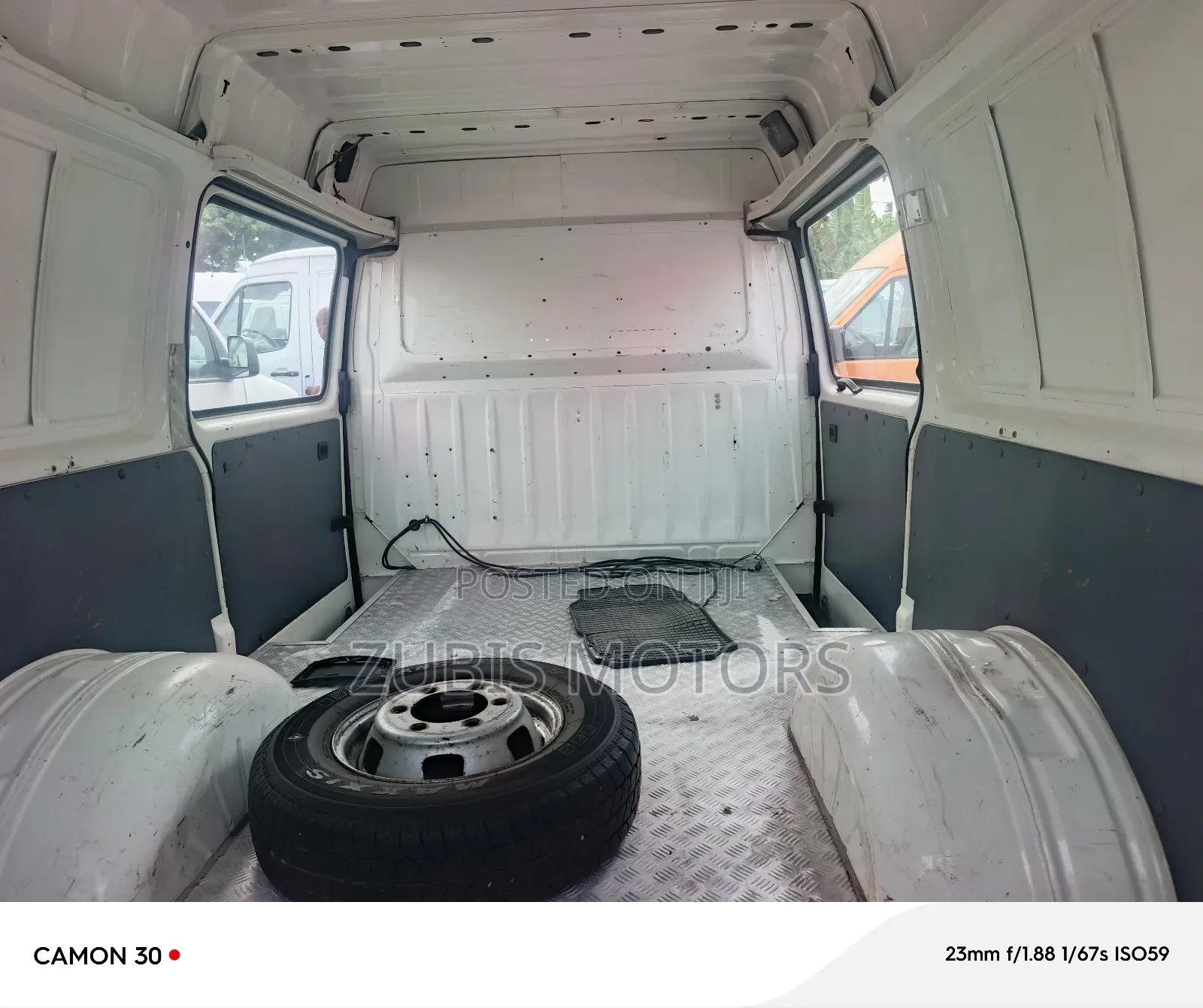 Ford Transit 2000 Red