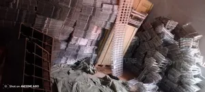 Hot Deaply Galvanized Battery Cage ()