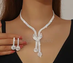 1 Set Fashionable and Luxurious Bare Full Drilled Long Heart .