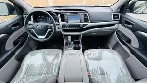 Toyota Highlander XLE 4x4 V6 (3.5L 6cyl 8A) 2017 Black