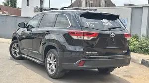 Toyota Highlander XLE 4x4 V6 (3.5L 6cyl 8A) 2017 Black