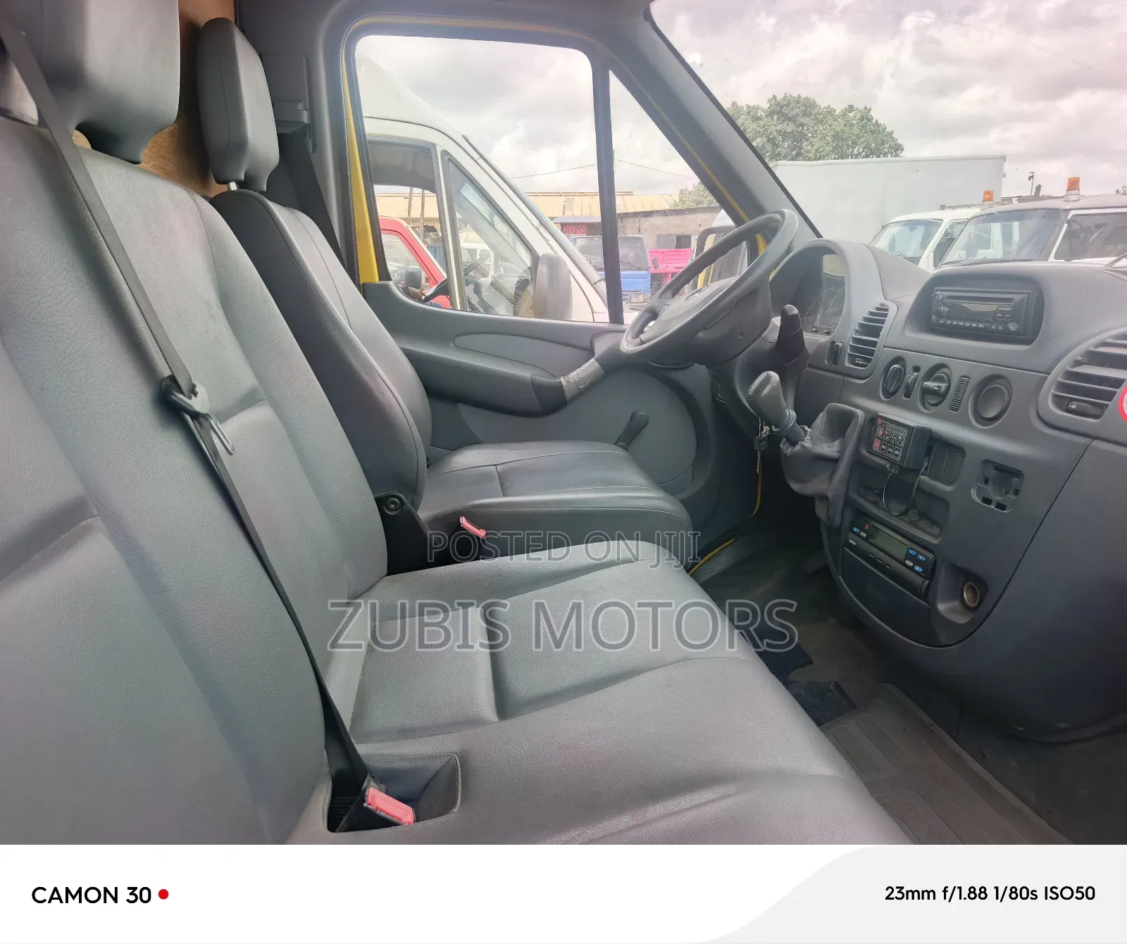 Mercedes-Benz Sprinter 2000 Yellow