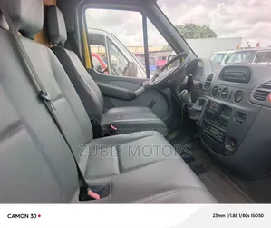 Mercedes-Benz Sprinter 2000 Yellow