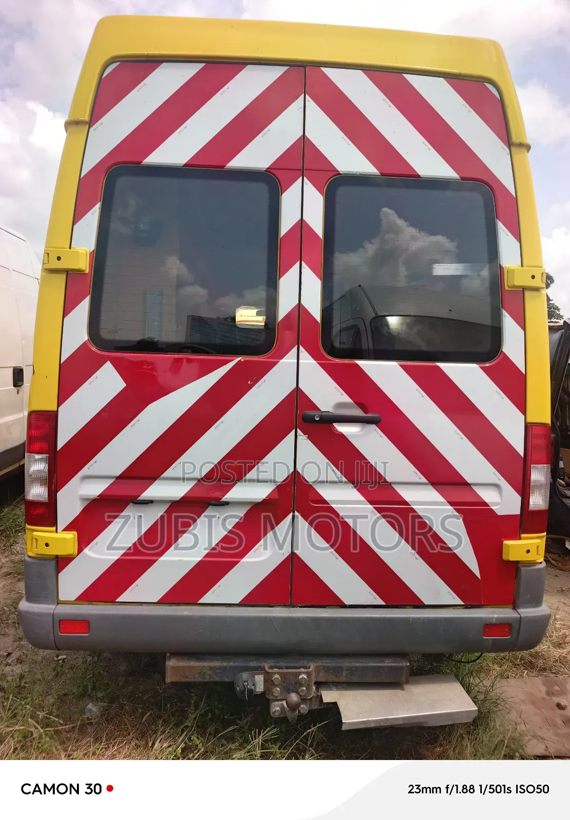 Mercedes-Benz Sprinter 2000 Yellow