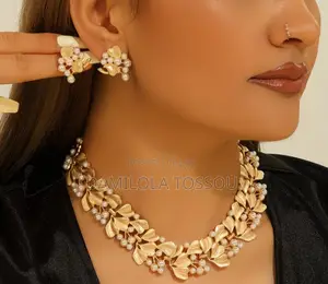 A Luxurious and Stylish French Vintage-Inspired Necklace Set Featuring