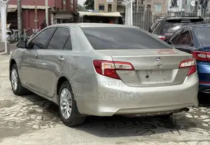 Toyota Camry LE 4dr Sedan (2.5L 4cyl 6A) 2013 Gold