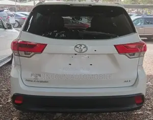 Toyota Highlander XLE 4x4 V6 (3.5L 6cyl 8A) 2018 Off white