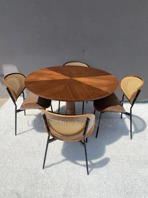 Wooden Luxury 4 Seaters Dining Set