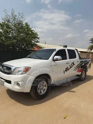 Toyota Hilux 2012 White