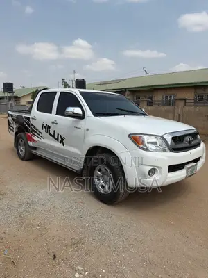Toyota Hilux 2012 White