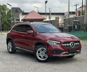 Mercedes-Benz GLA-Class 2021 Red