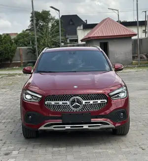 Mercedes-Benz GLA-Class 2021 Red