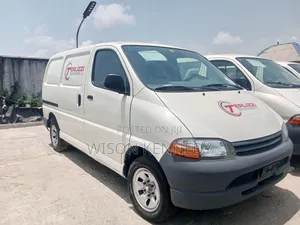 Toyota HiAce 2005 White