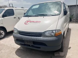 Toyota HiAce 2005 White