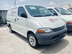 Toyota HiAce 2005 White