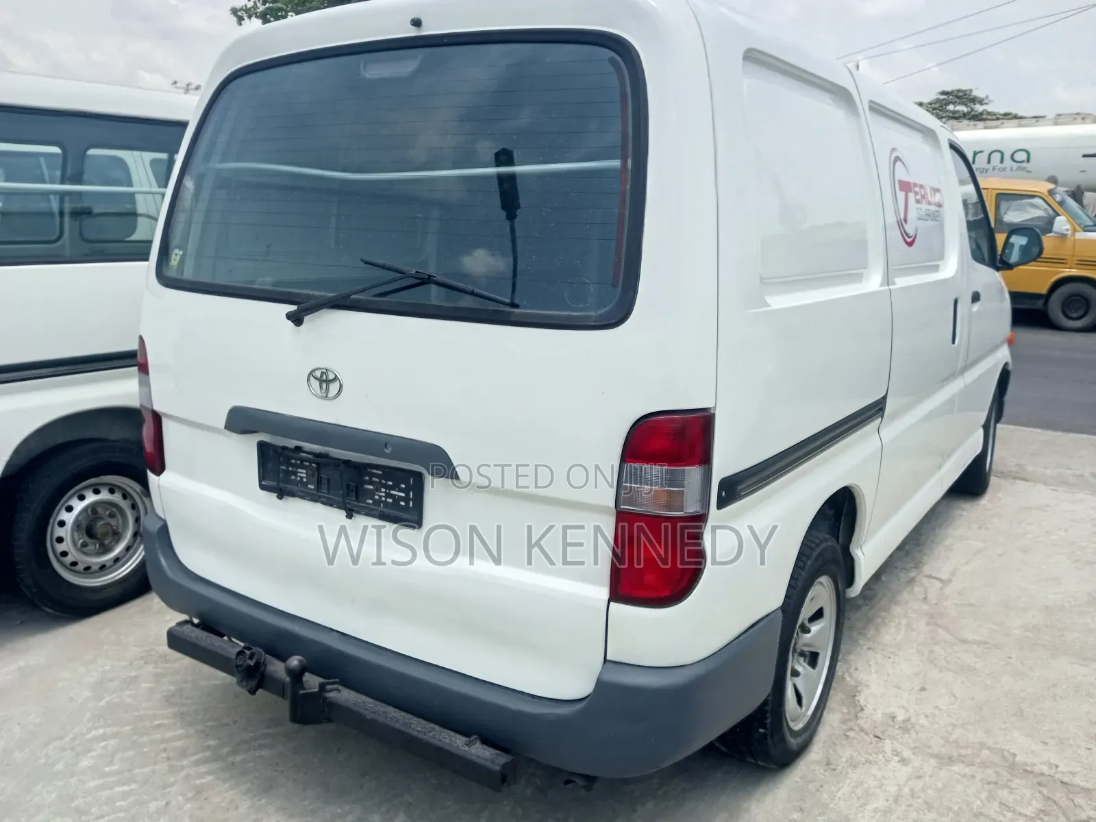 Toyota HiAce 2005 White