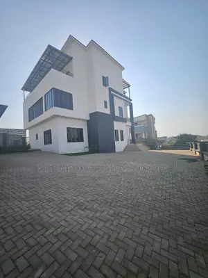 5bdrm Duplex in Guzape District for sale